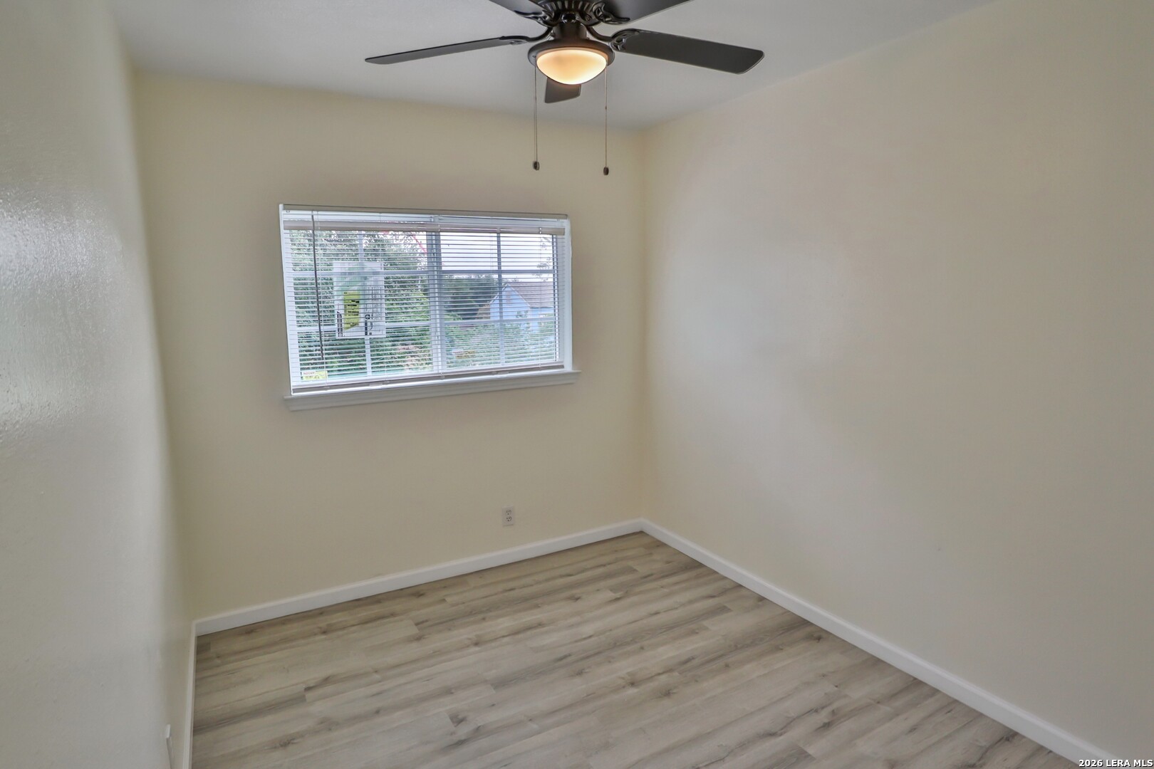 property viewer photo 5