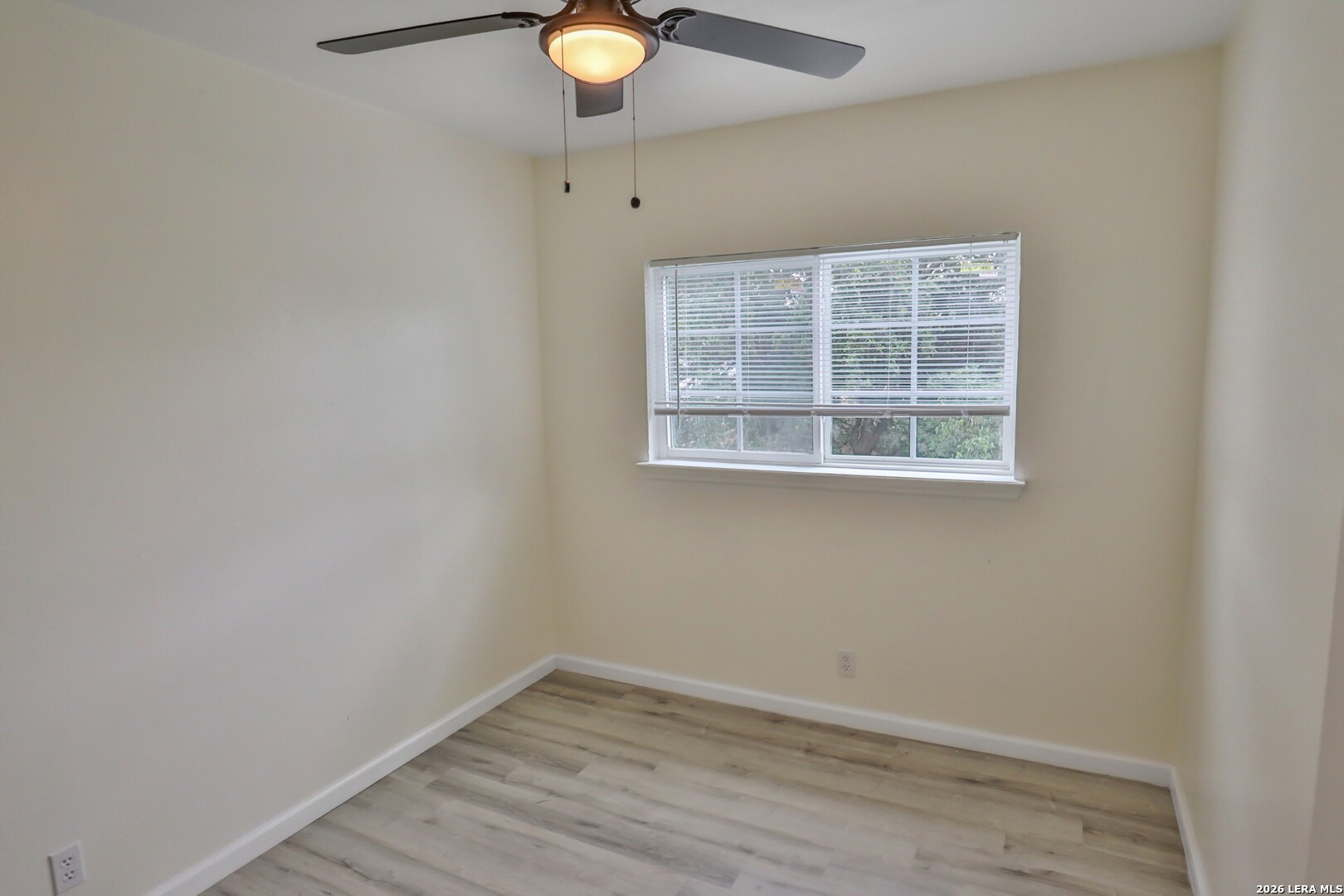 property viewer photo 6