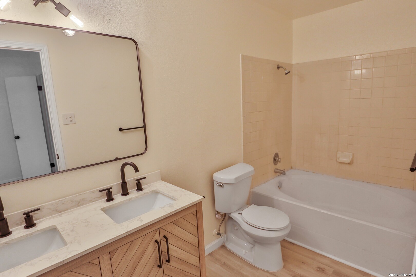 property viewer photo 7