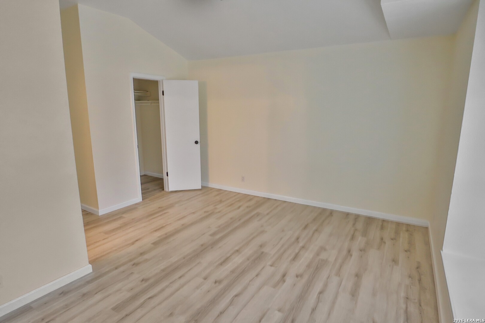 property viewer photo 8