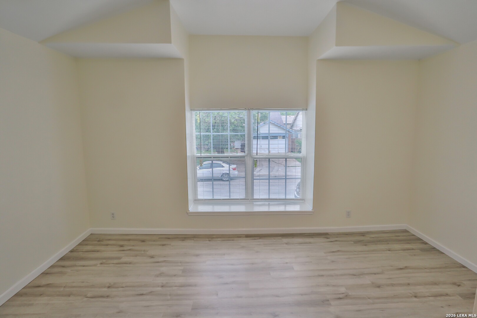 property viewer photo 9