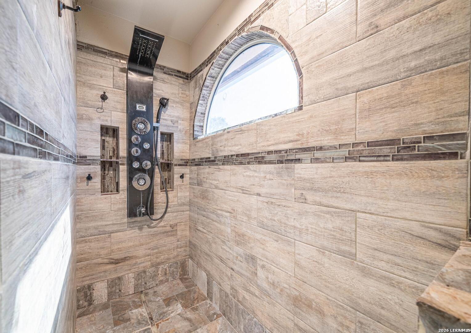 property viewer photo 7