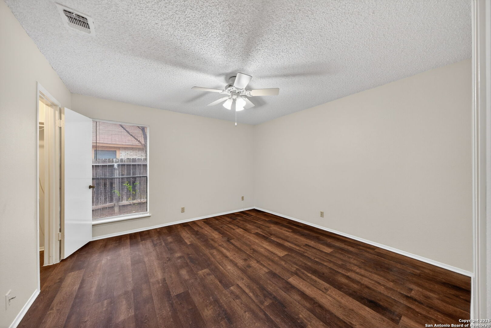 property viewer photo 18