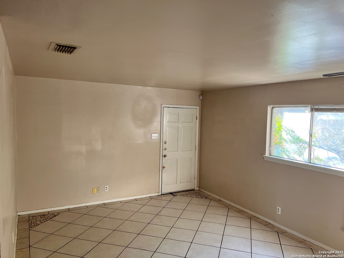 property viewer photo 5