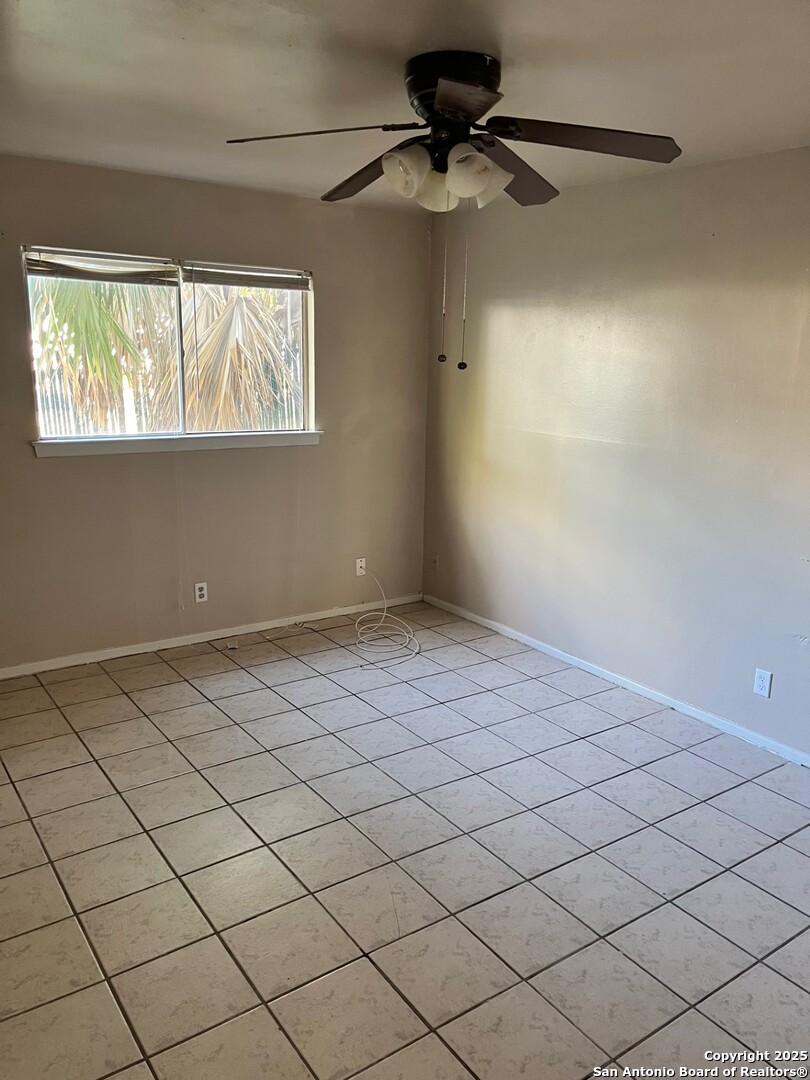 property viewer photo 7