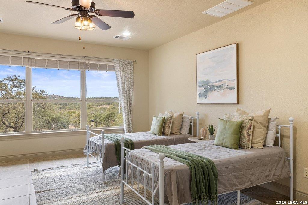 property viewer photo 18