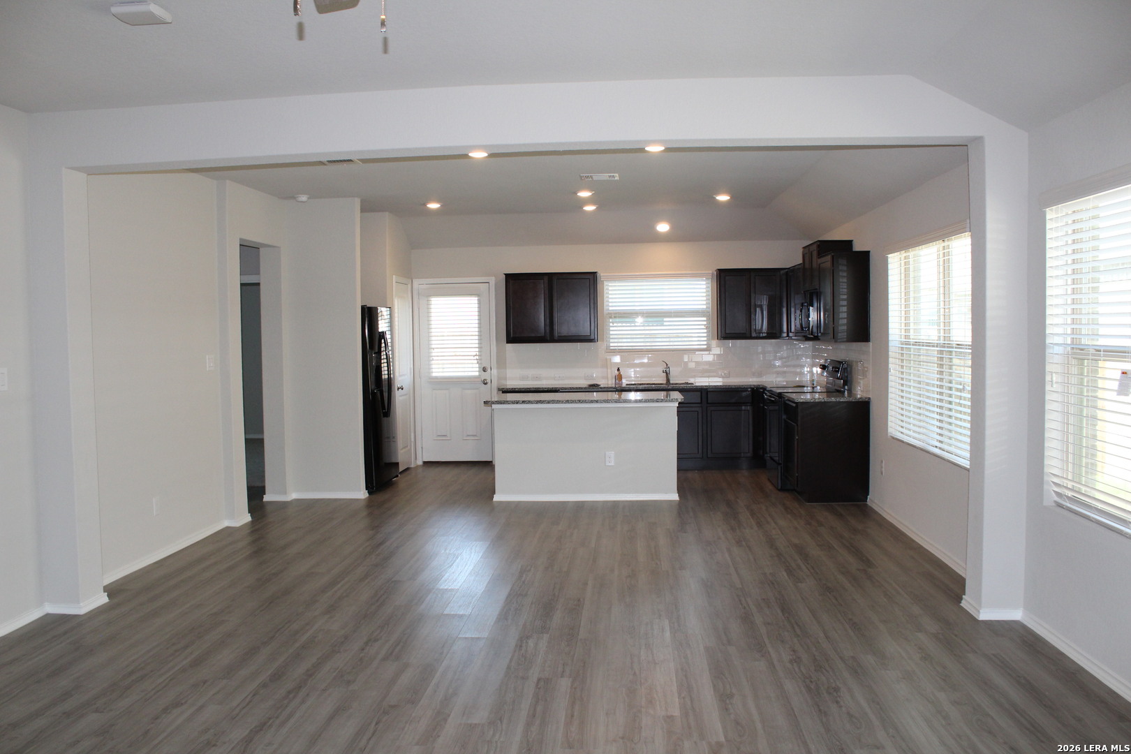 property viewer photo 3