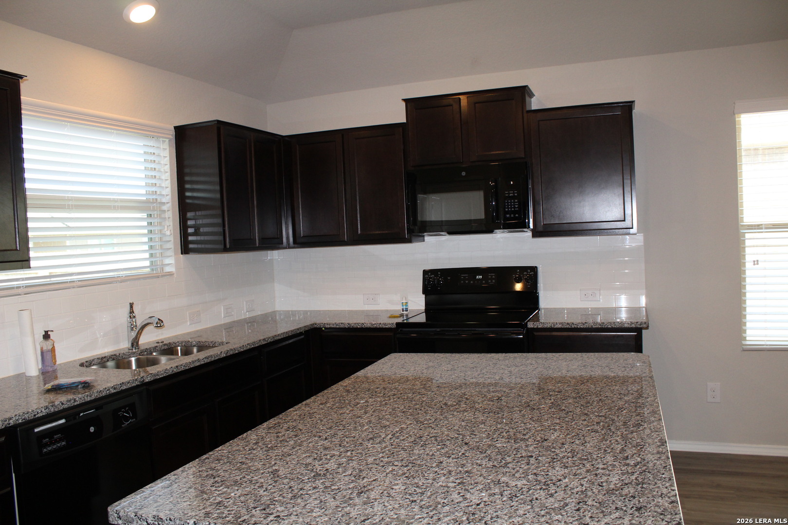 property viewer photo 6