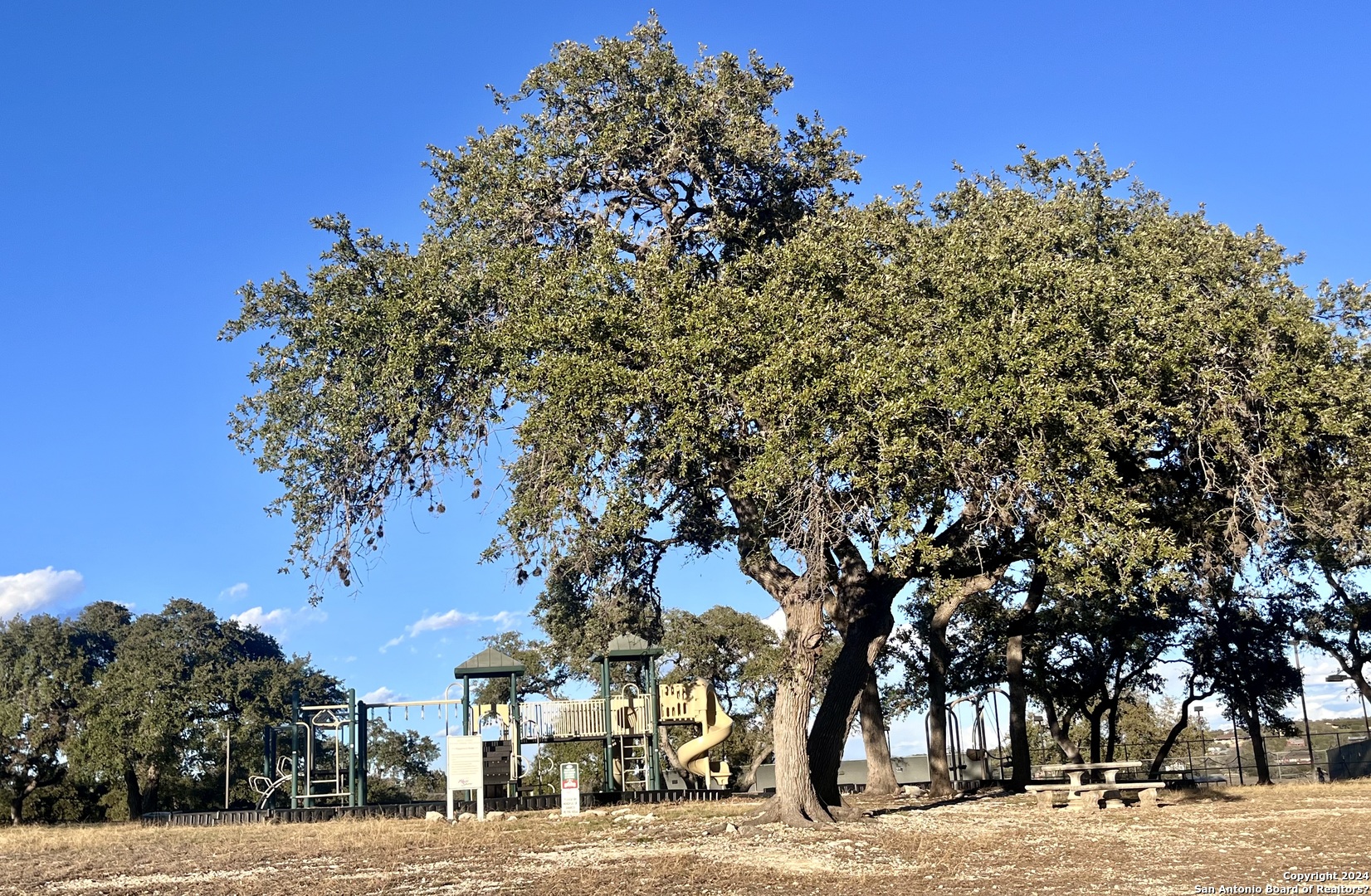 main property photo 10