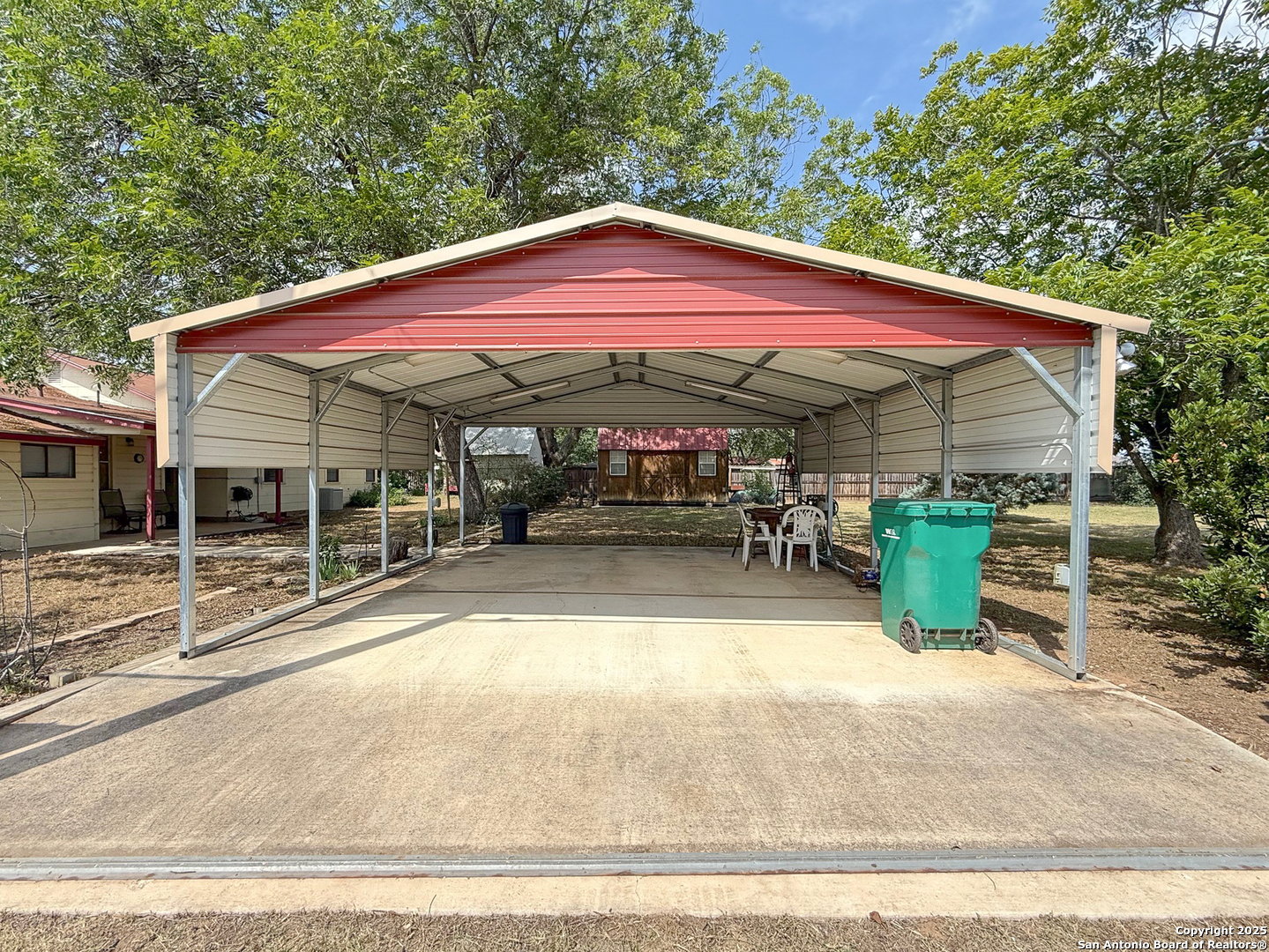 main property photo 19