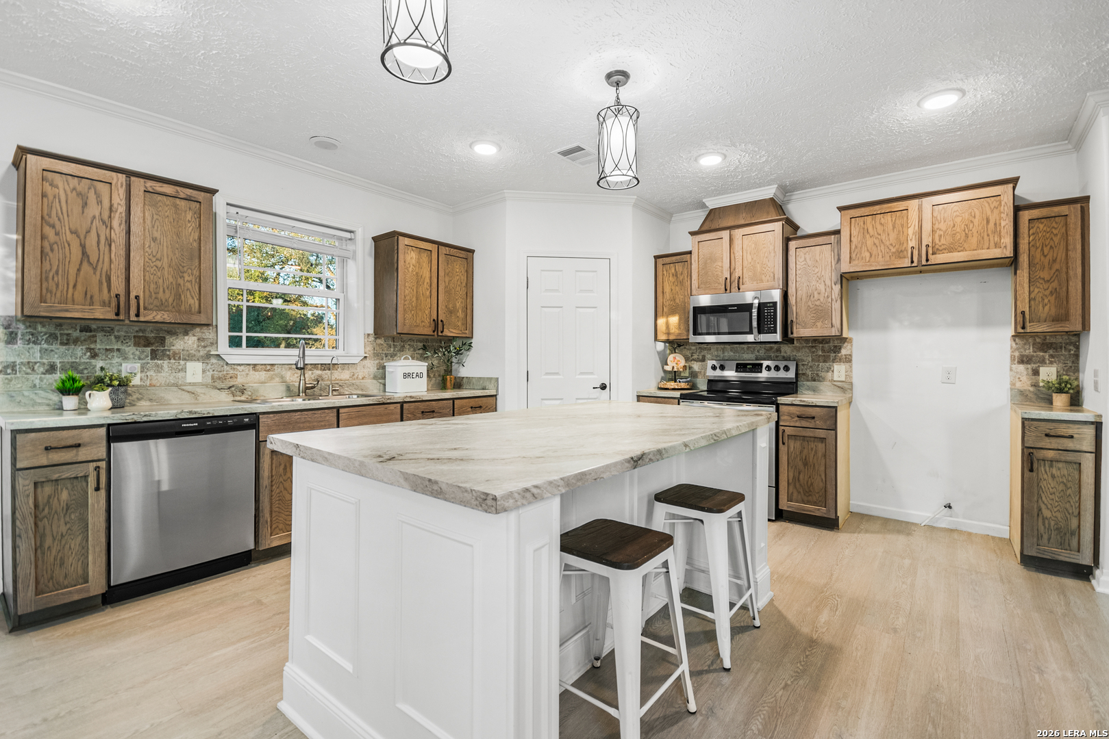main property photo 176