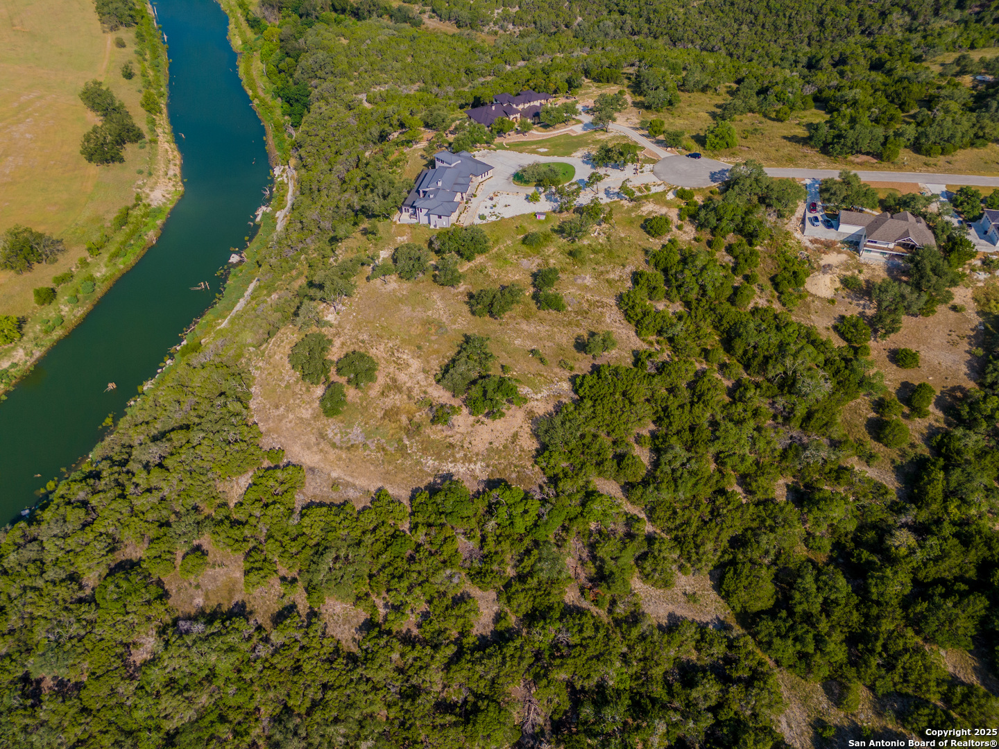 main property photo 11