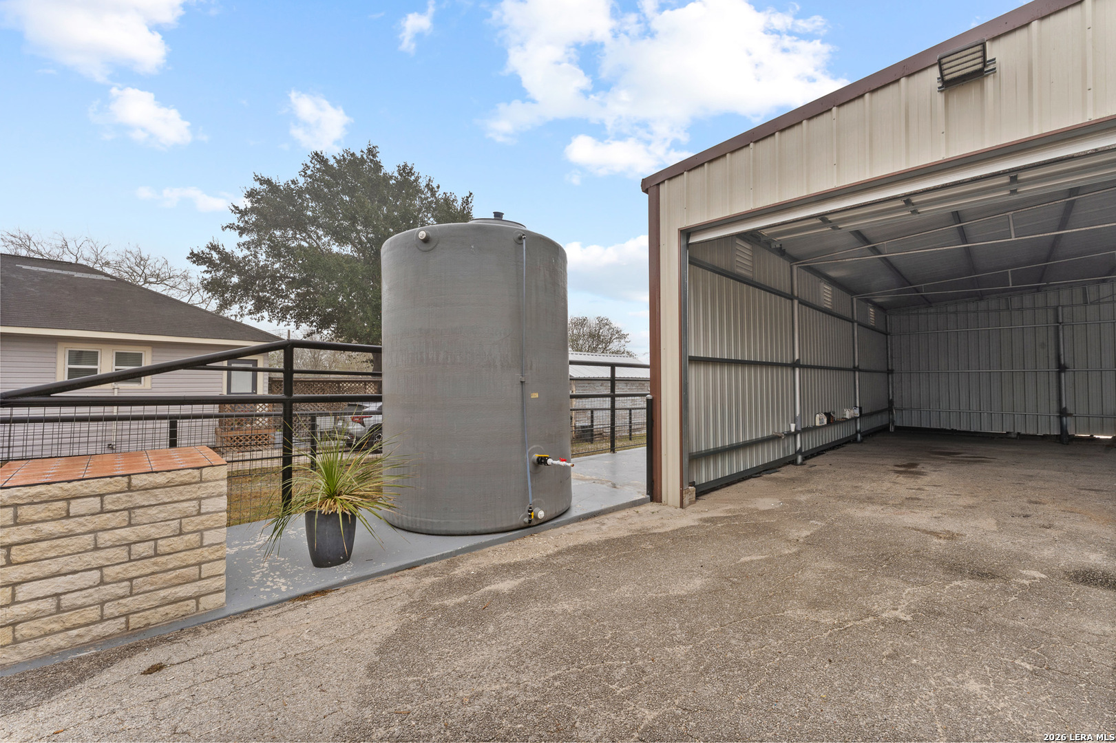 main property photo 20