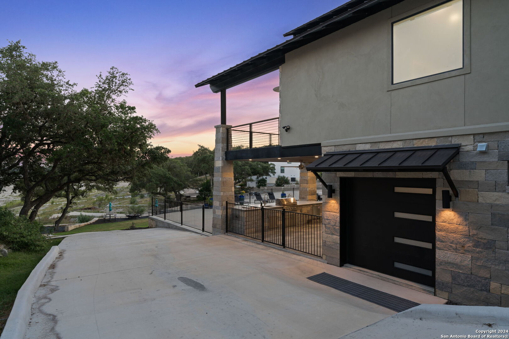 main property photo 41