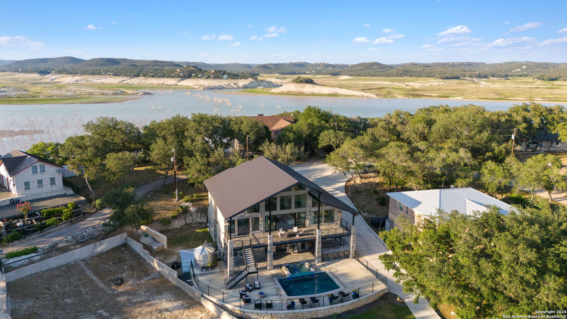 main property photo 50