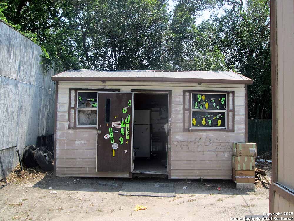 main property photo 10