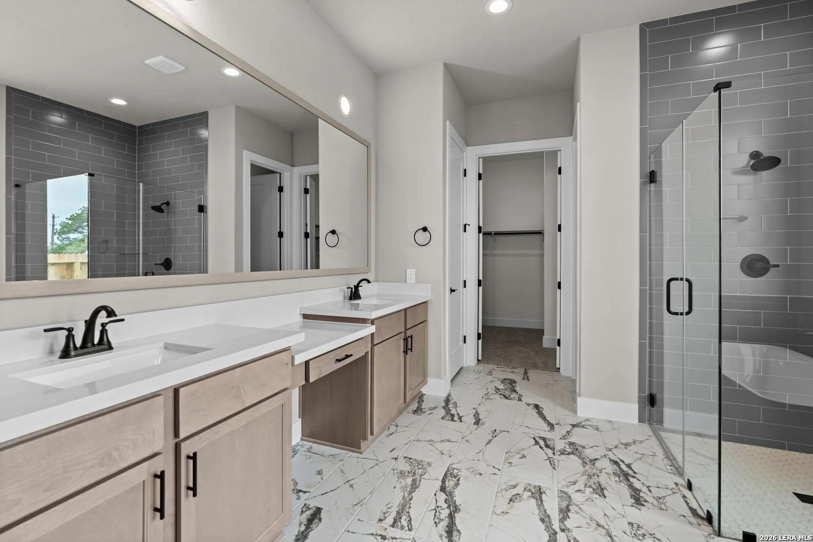 property viewer photo 16