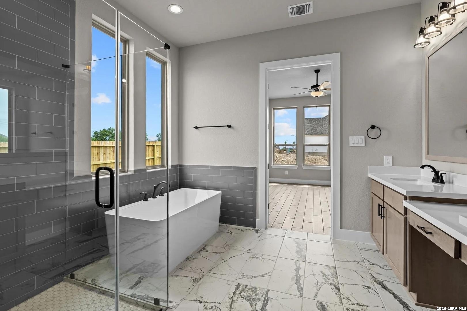 property viewer photo 17