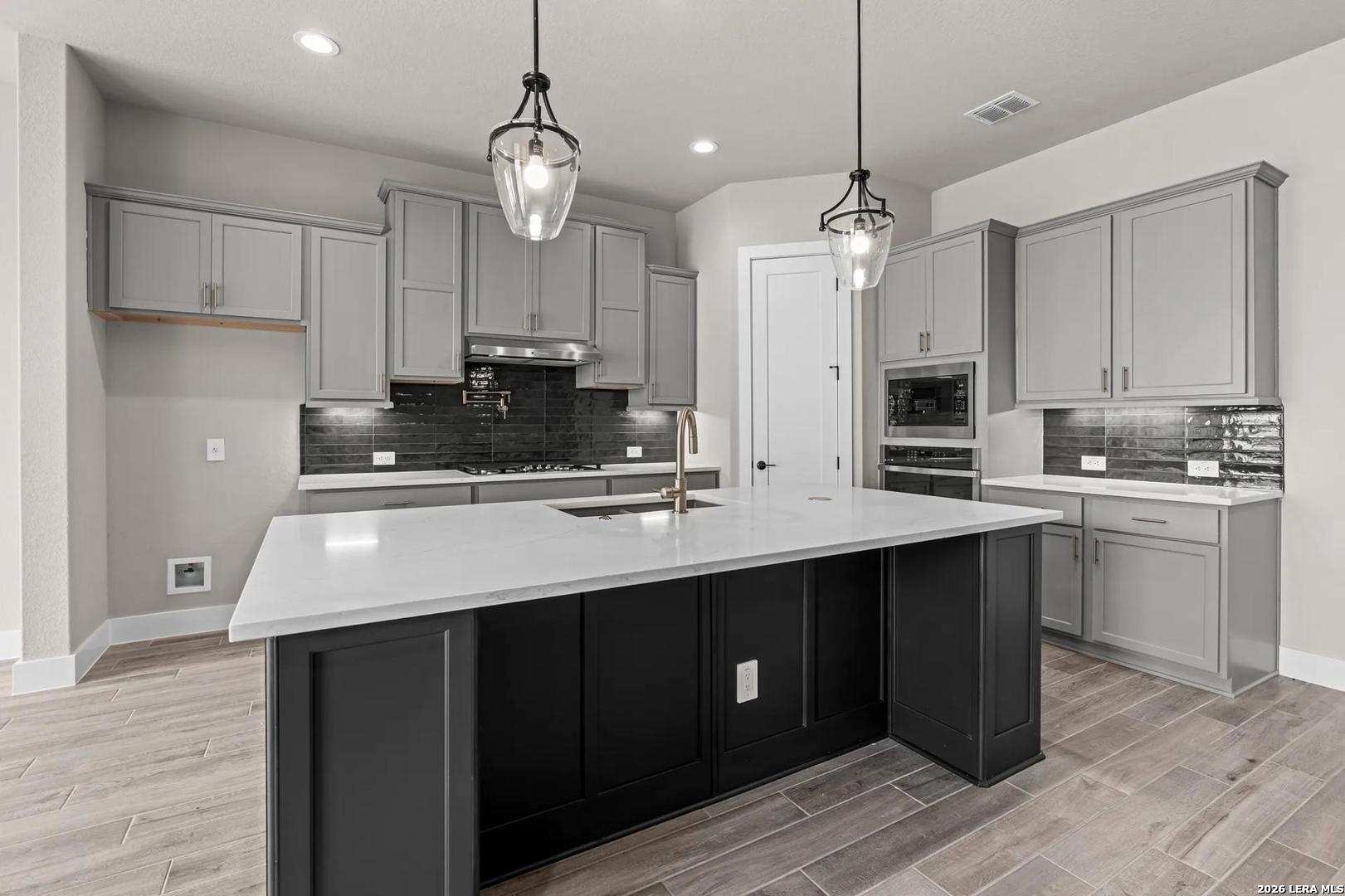 property viewer photo 7