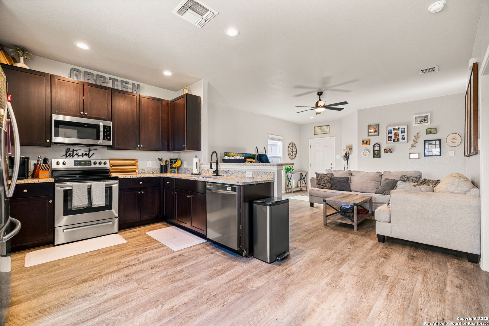 property viewer photo 1