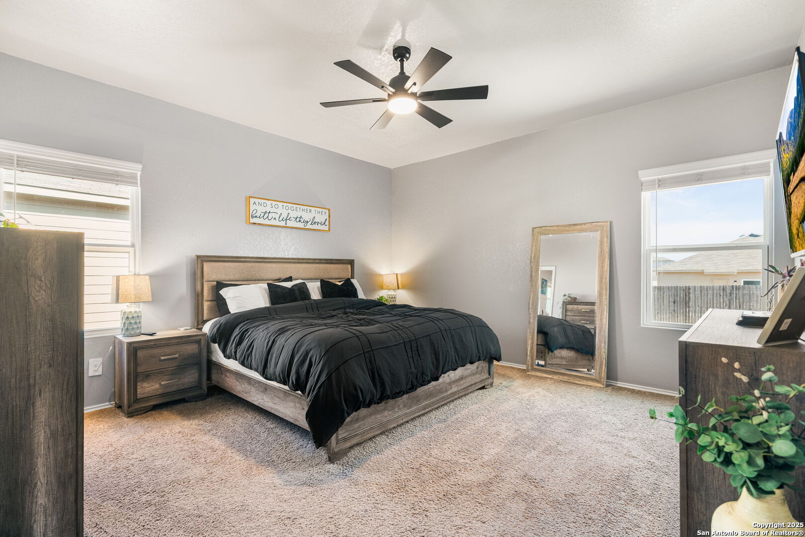 property viewer photo 3