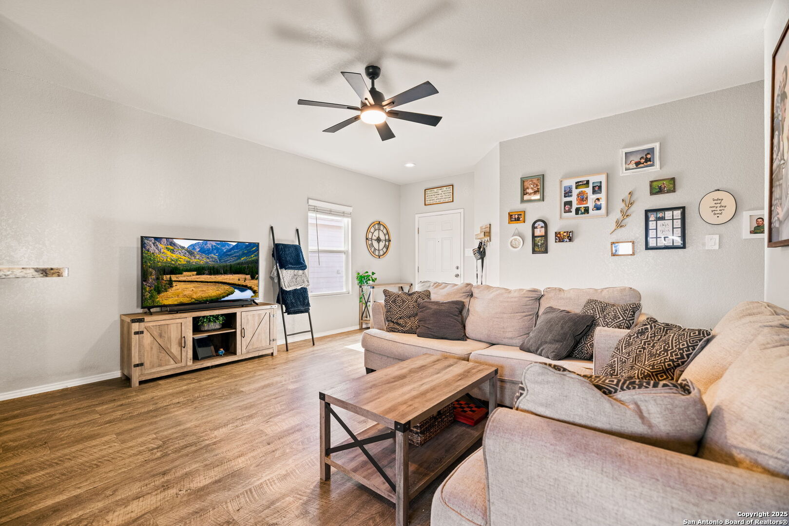 property viewer photo 6