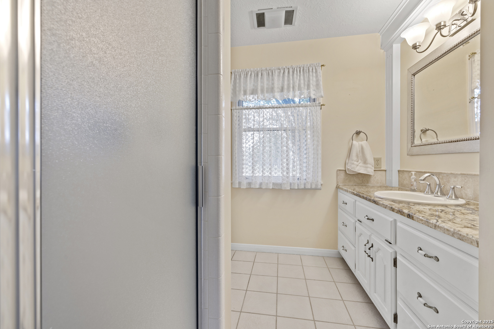property viewer photo 10