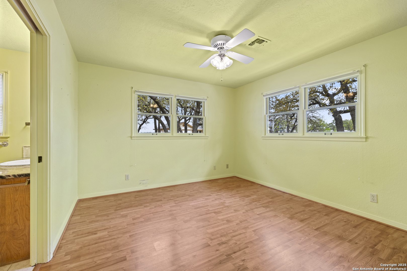property viewer photo 12