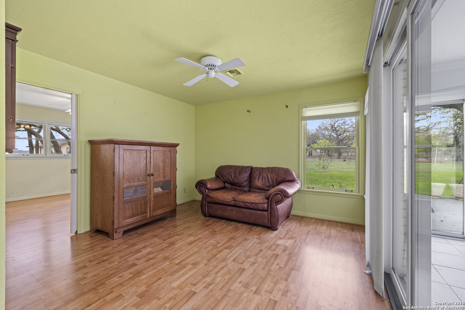 property viewer photo 15