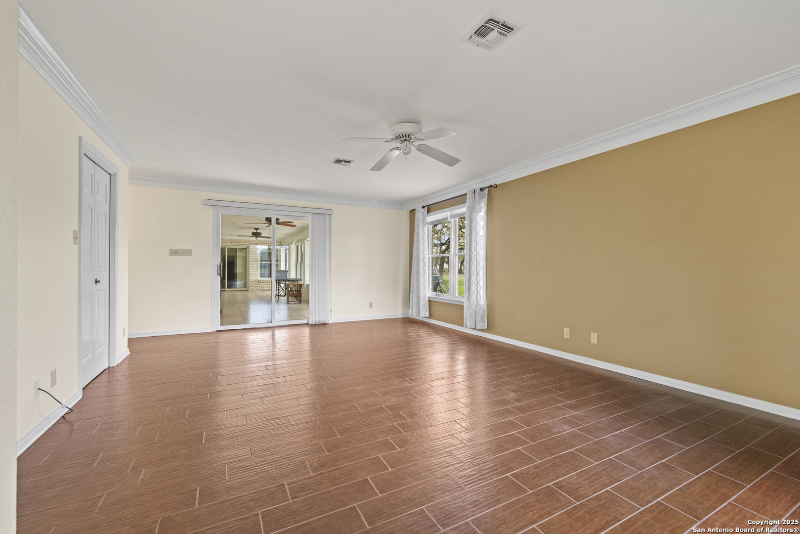 property viewer photo 7