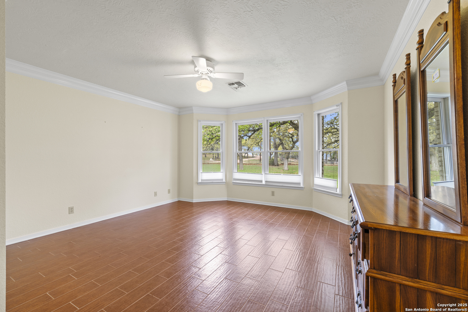property viewer photo 9