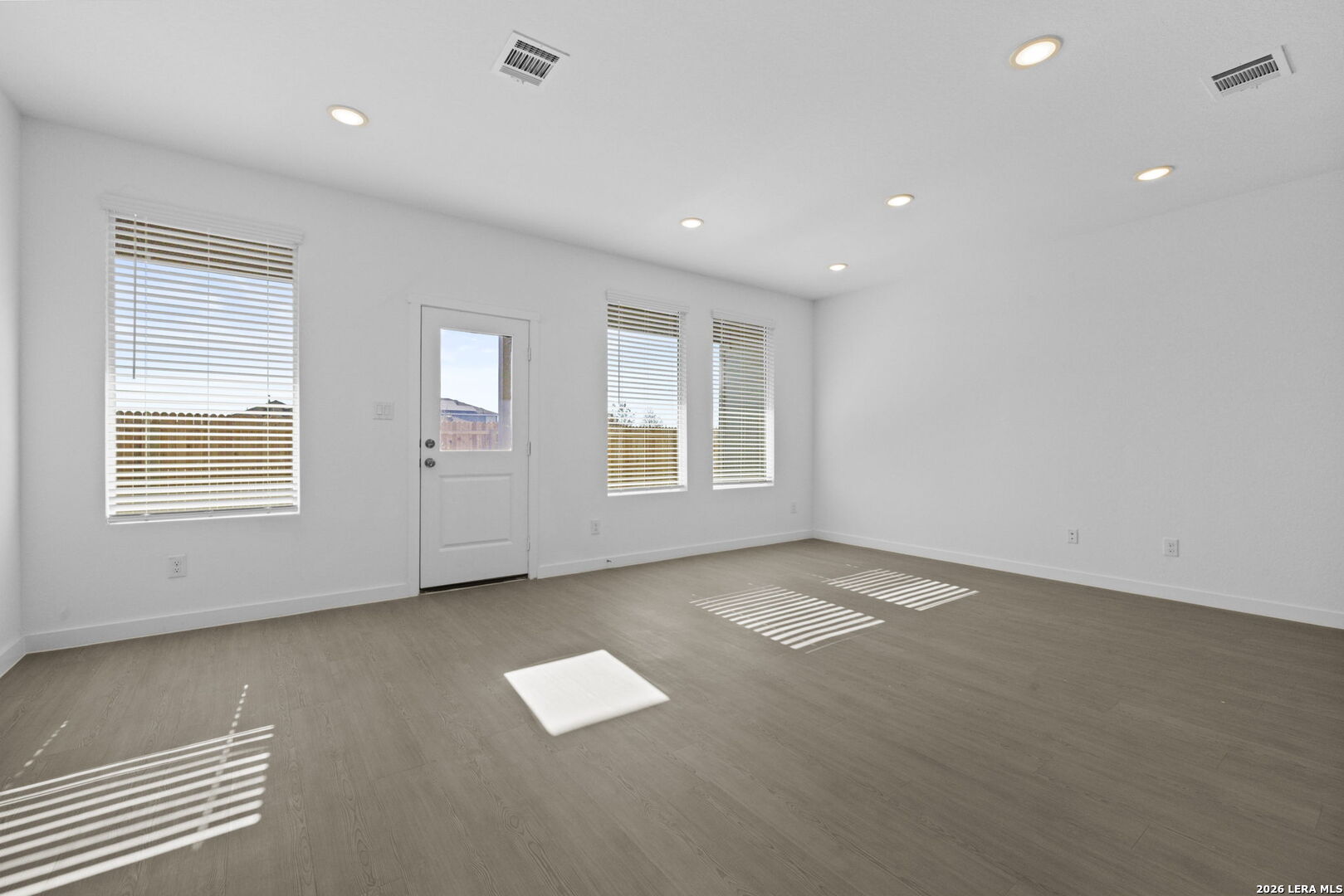 property viewer photo 12