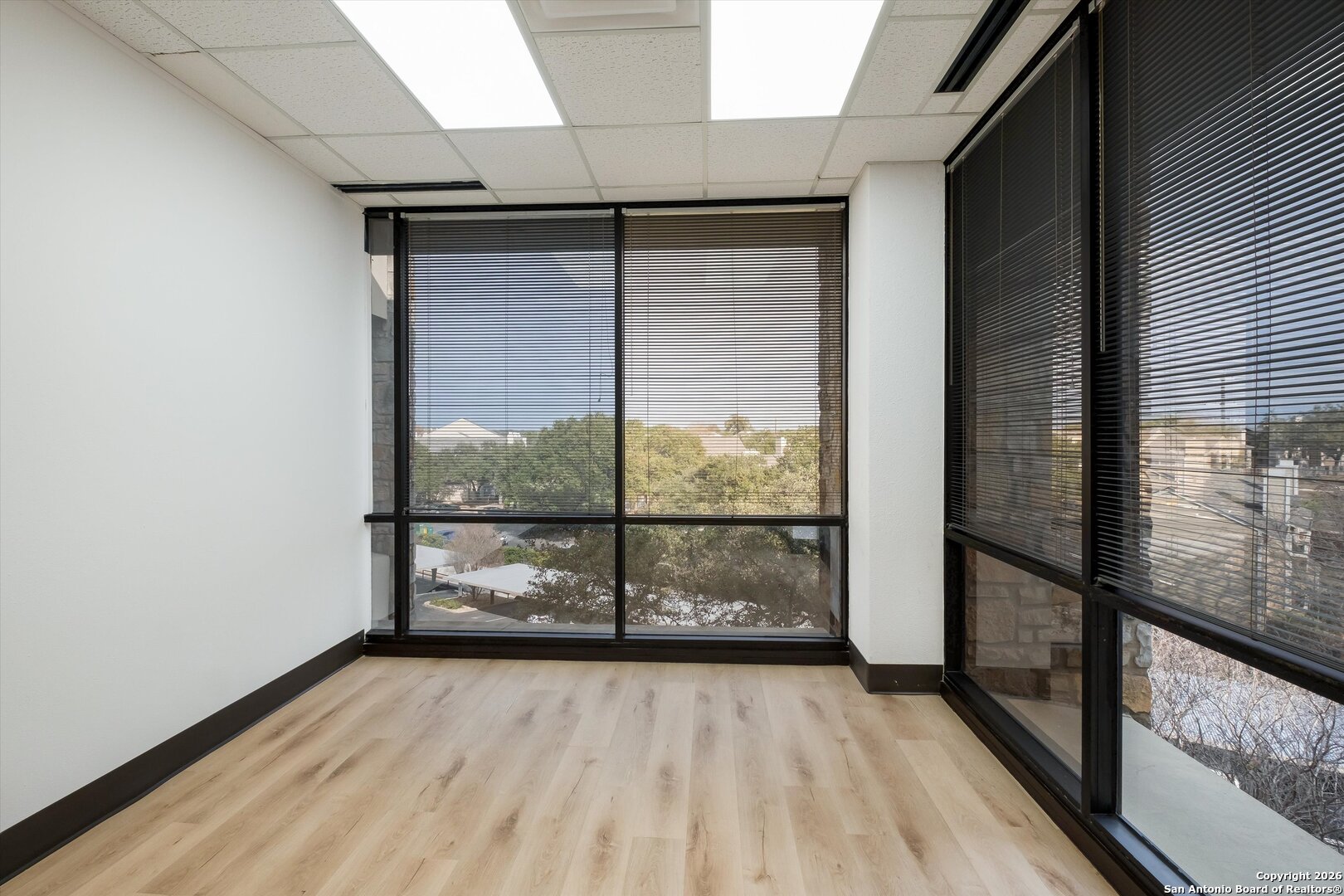 property viewer photo 3