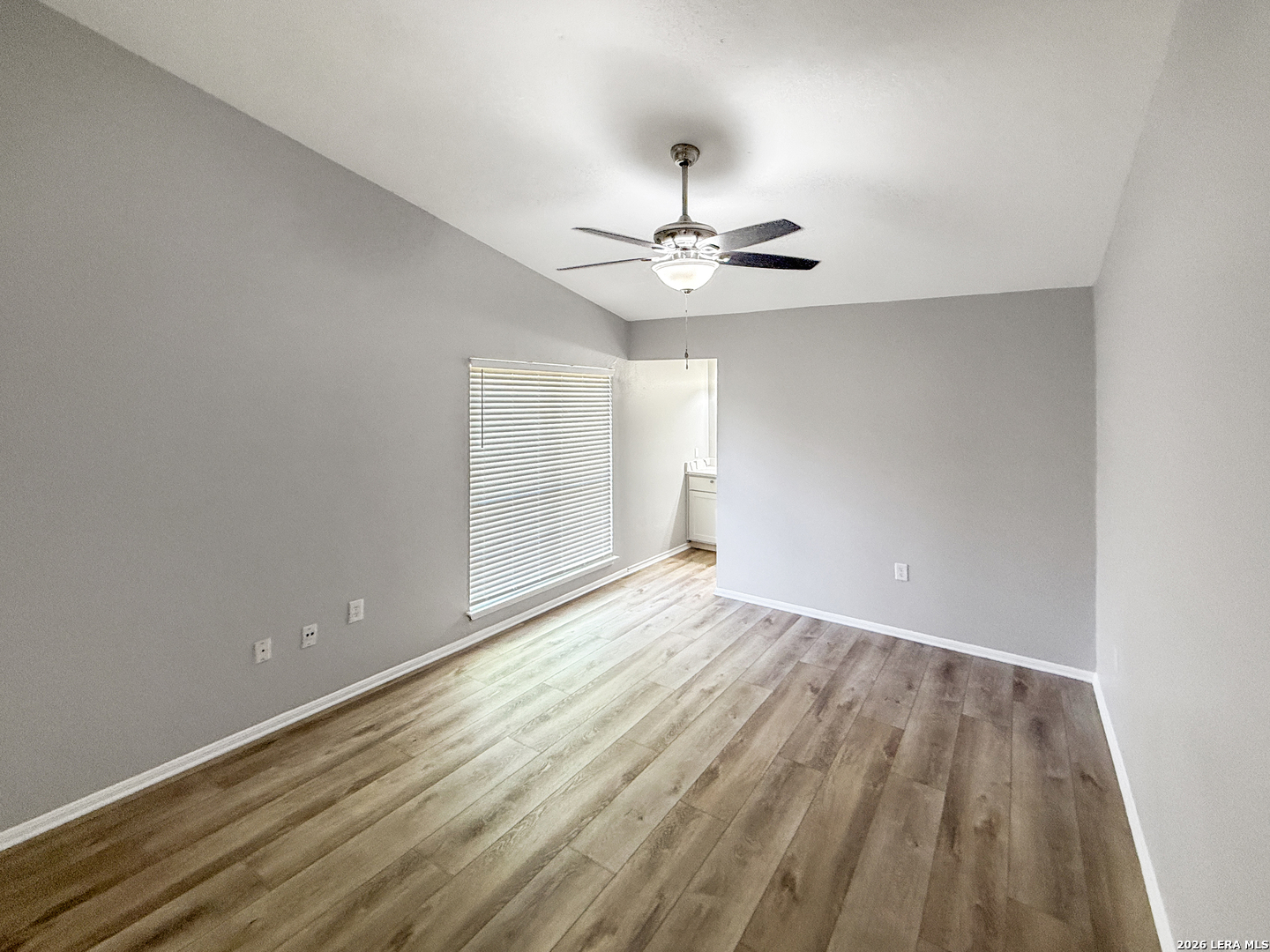 property viewer photo 24