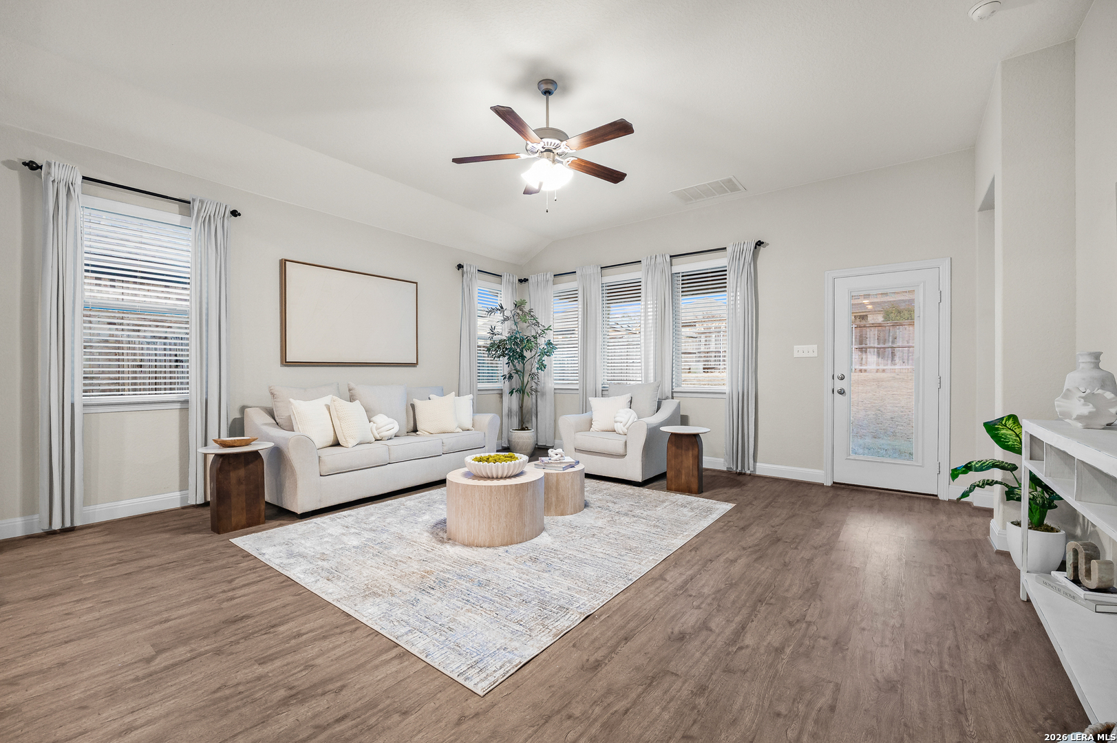 property viewer photo 26