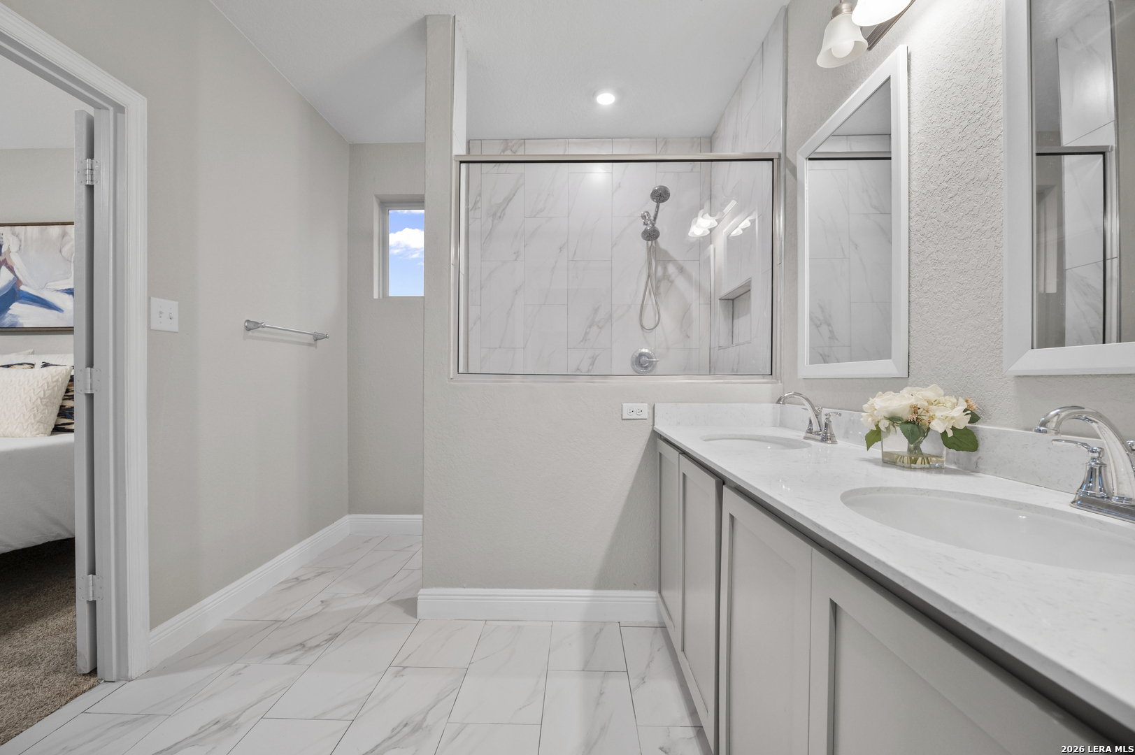 property viewer photo 36