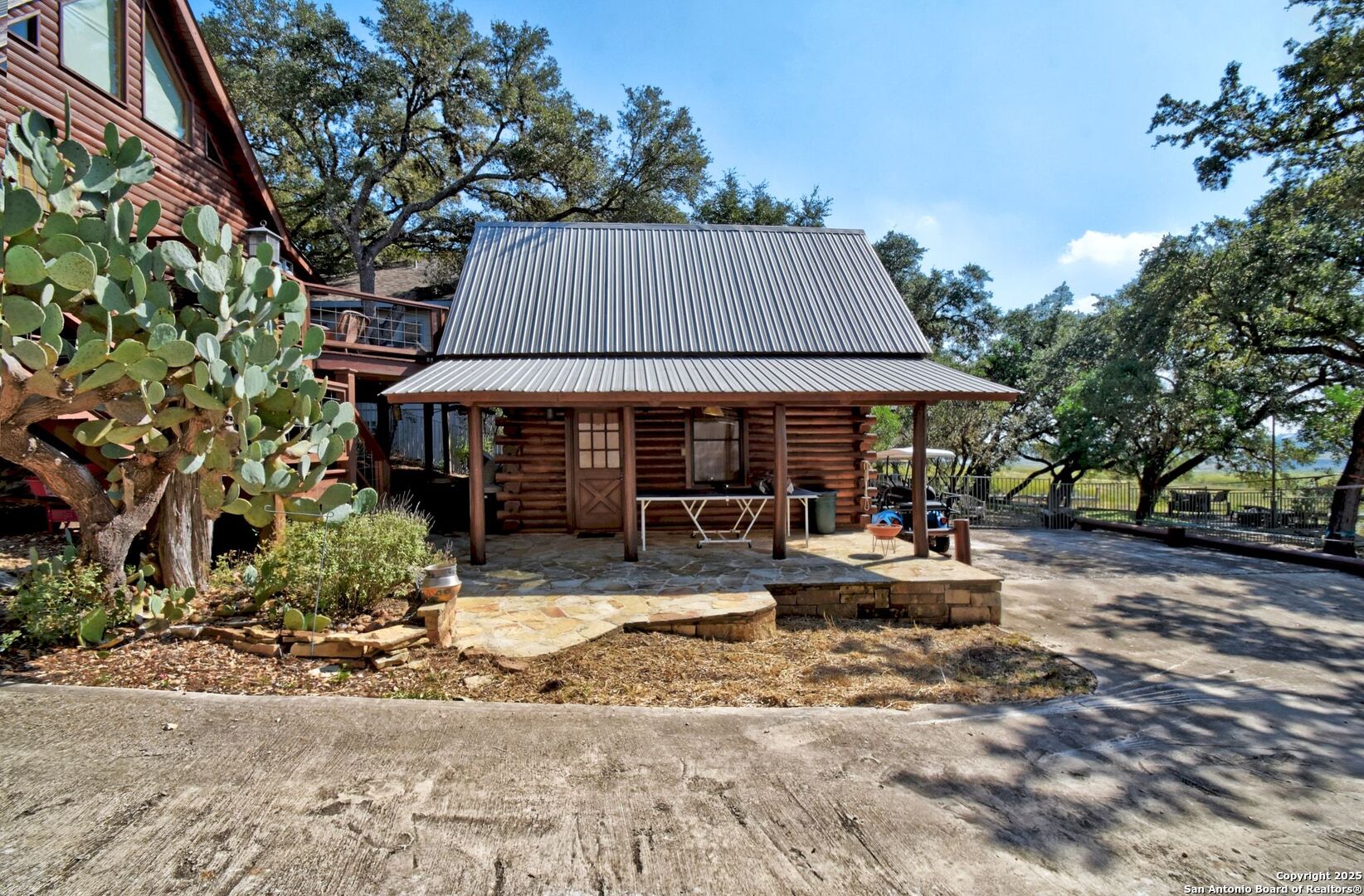 main property photo 25