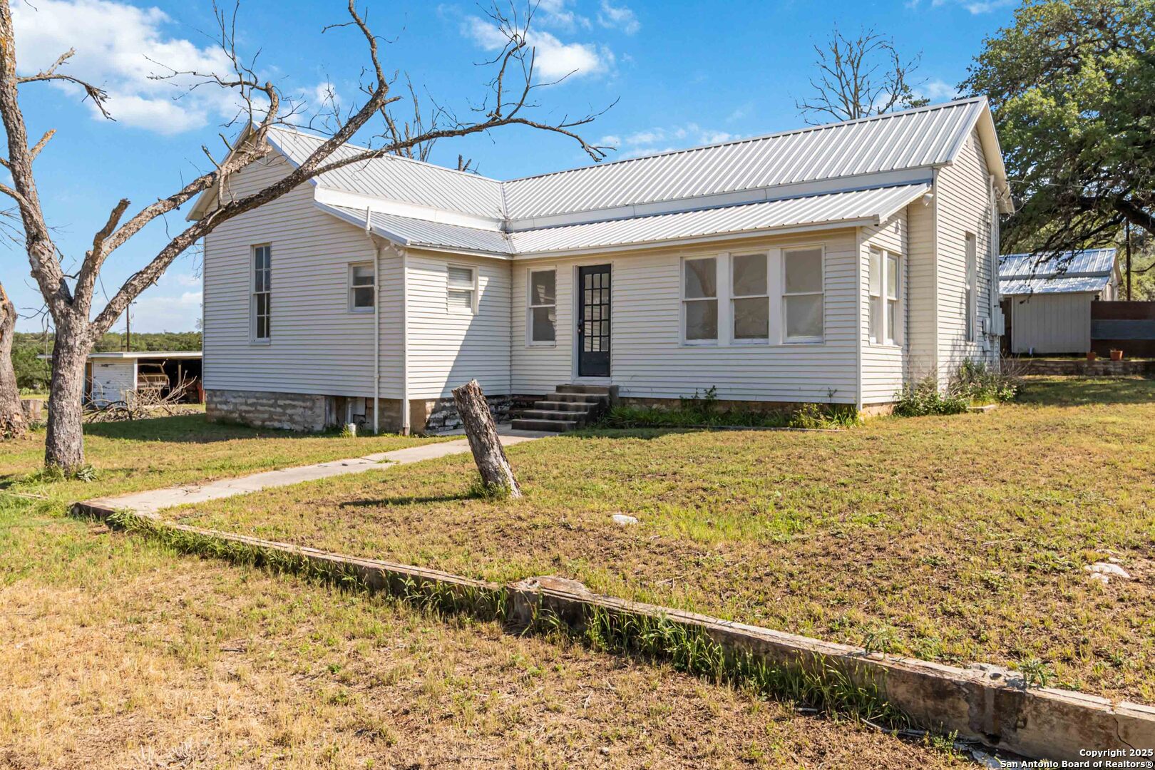 main property photo 4