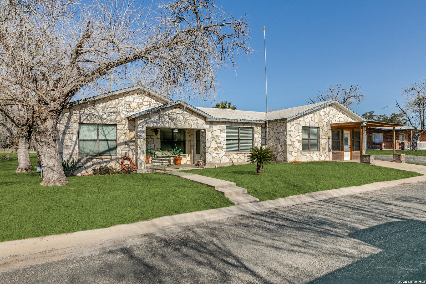 main property photo 18