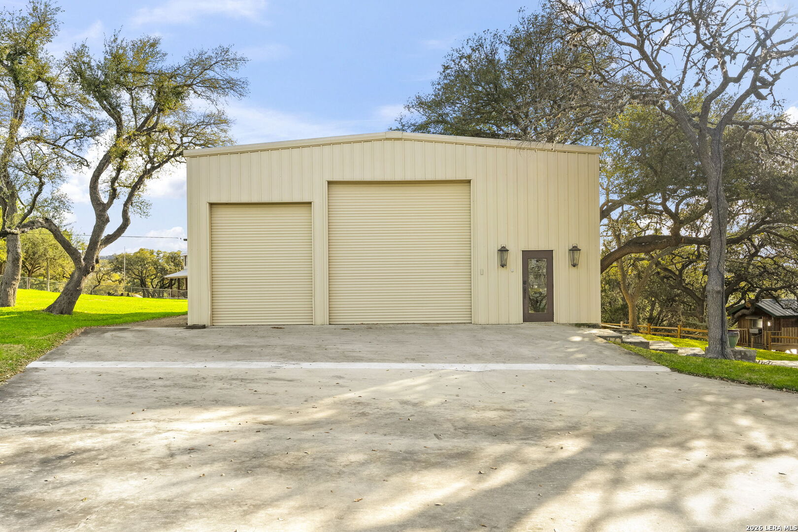 main property photo 40