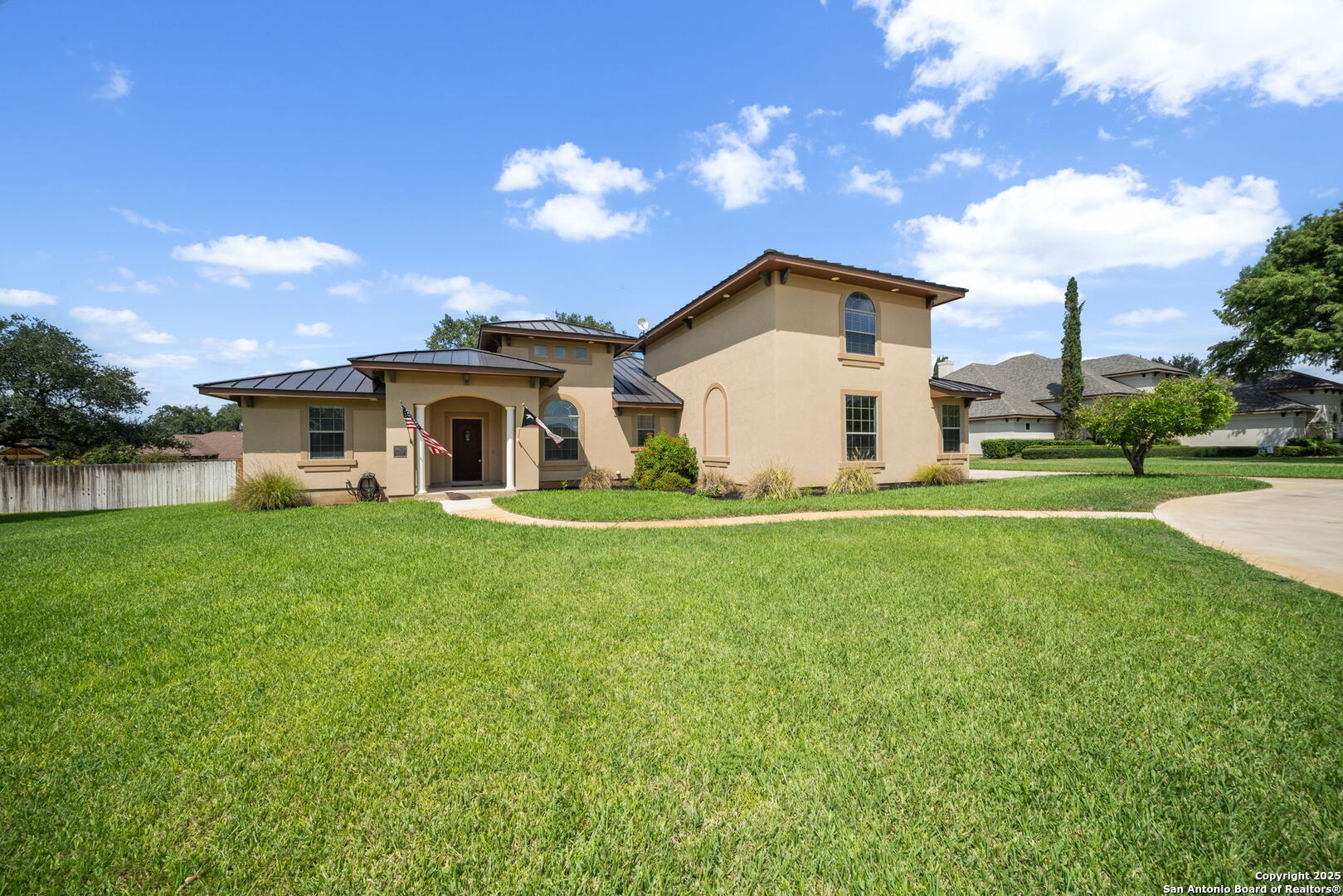 main property photo 3