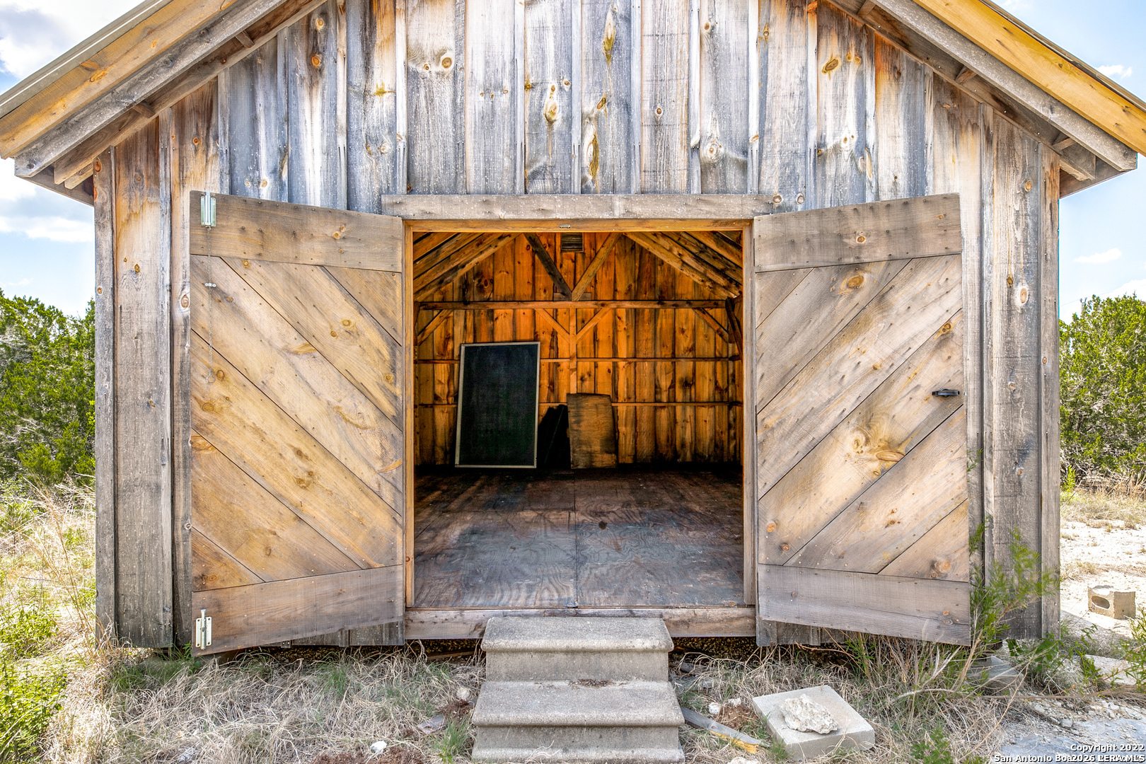 main property photo 11