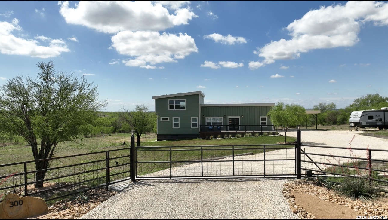 main property photo 4