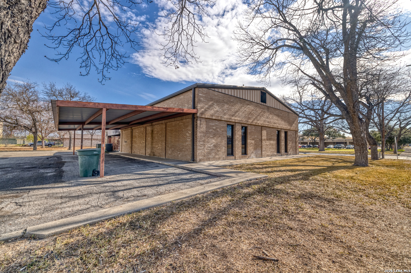 main property photo 4