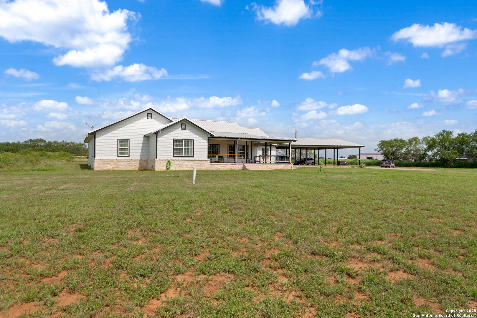 main property photo 3