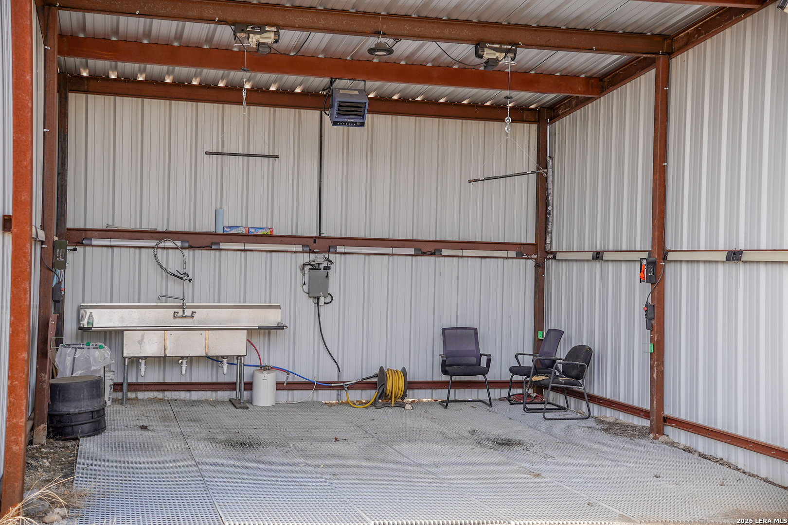 main property photo 40