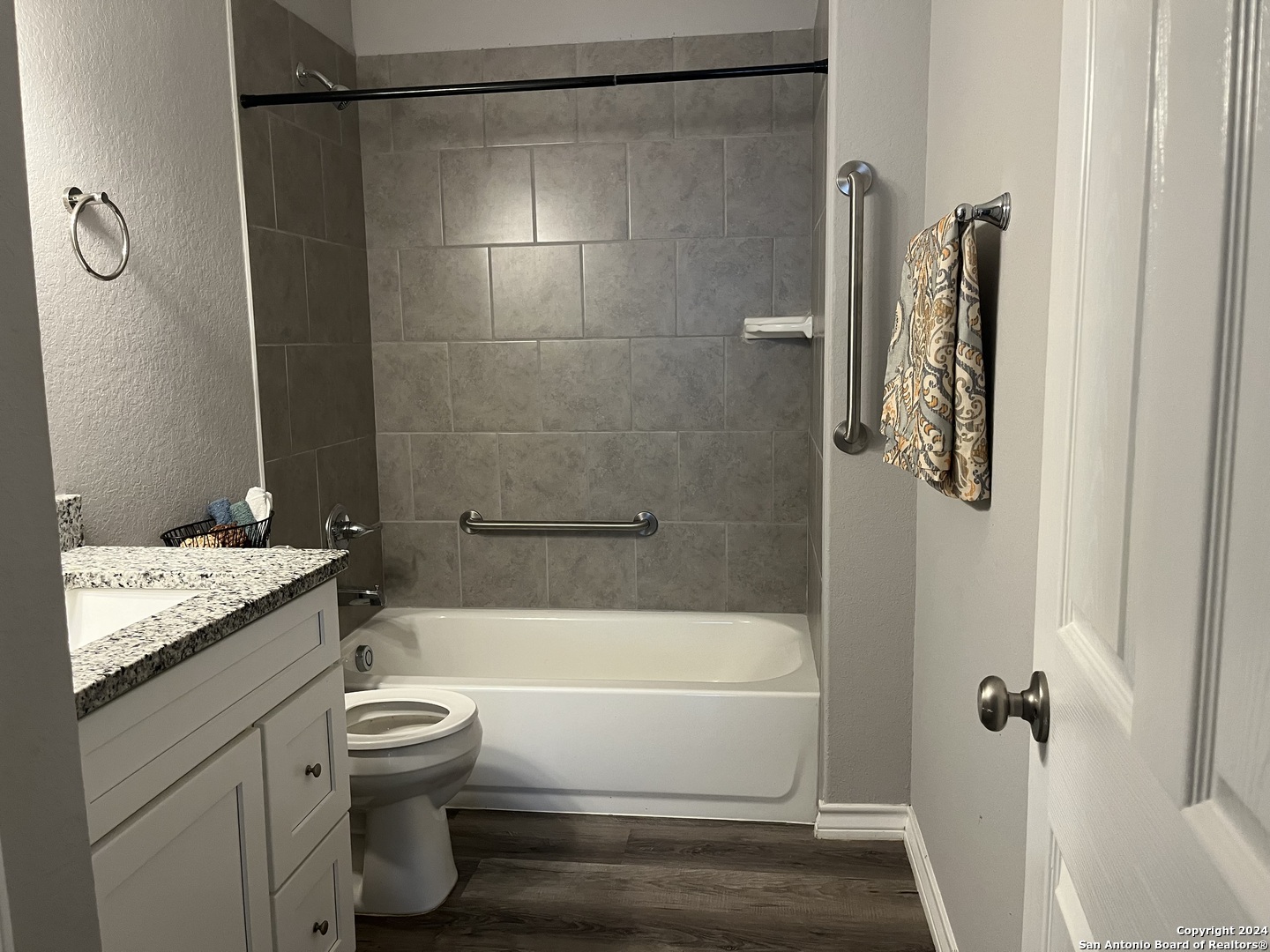 main property photo 13