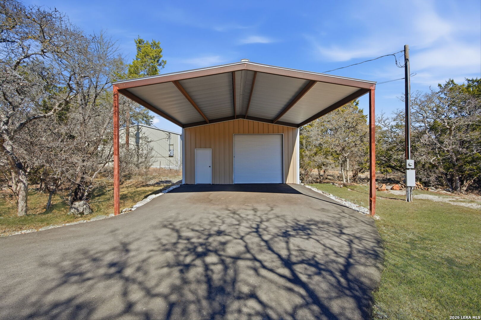 main property photo 34