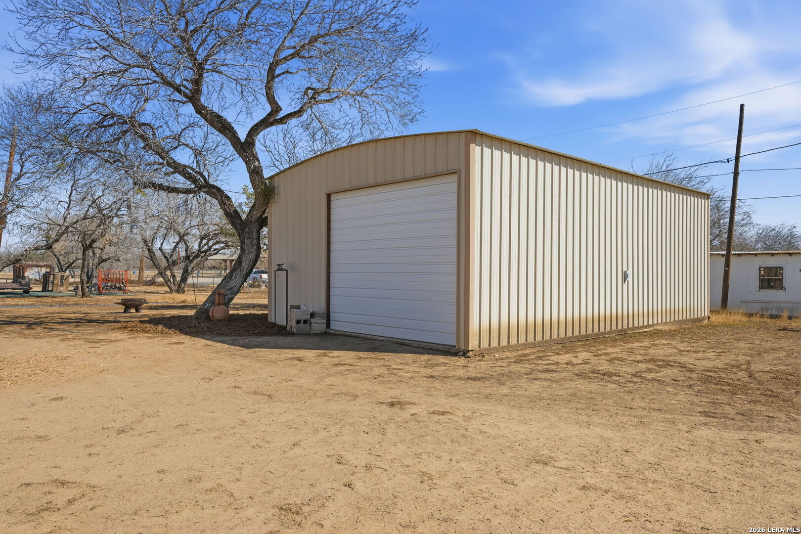main property photo 20