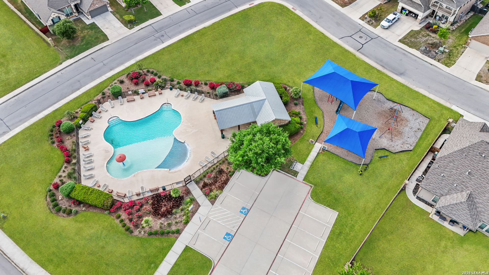 main property photo 40